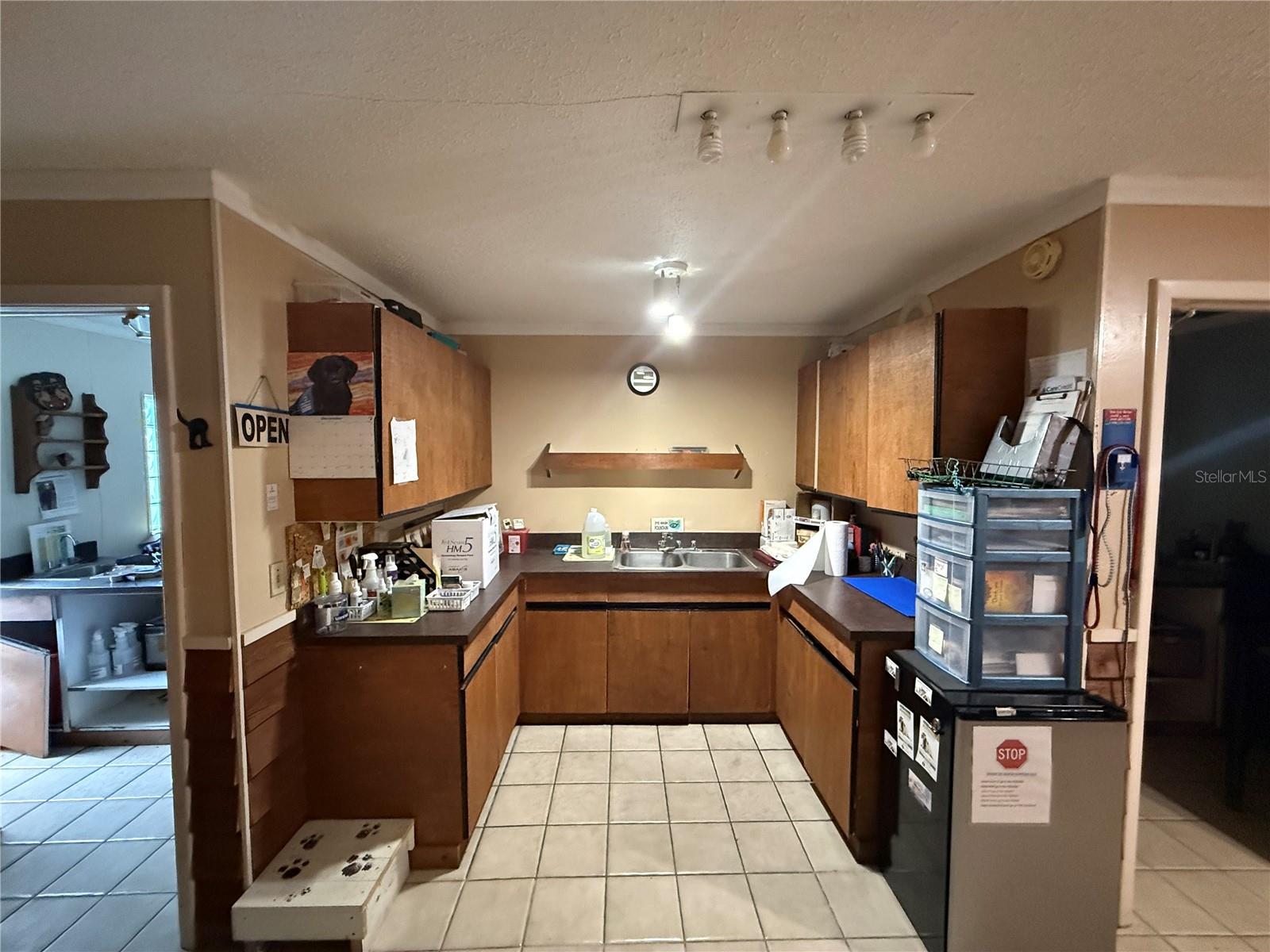 1631 W BAY DR, LARGO, FL, 33770