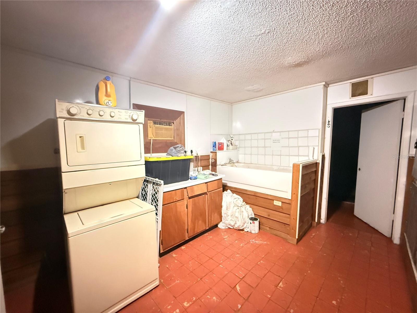 1631 W BAY DR, LARGO, FL, 33770