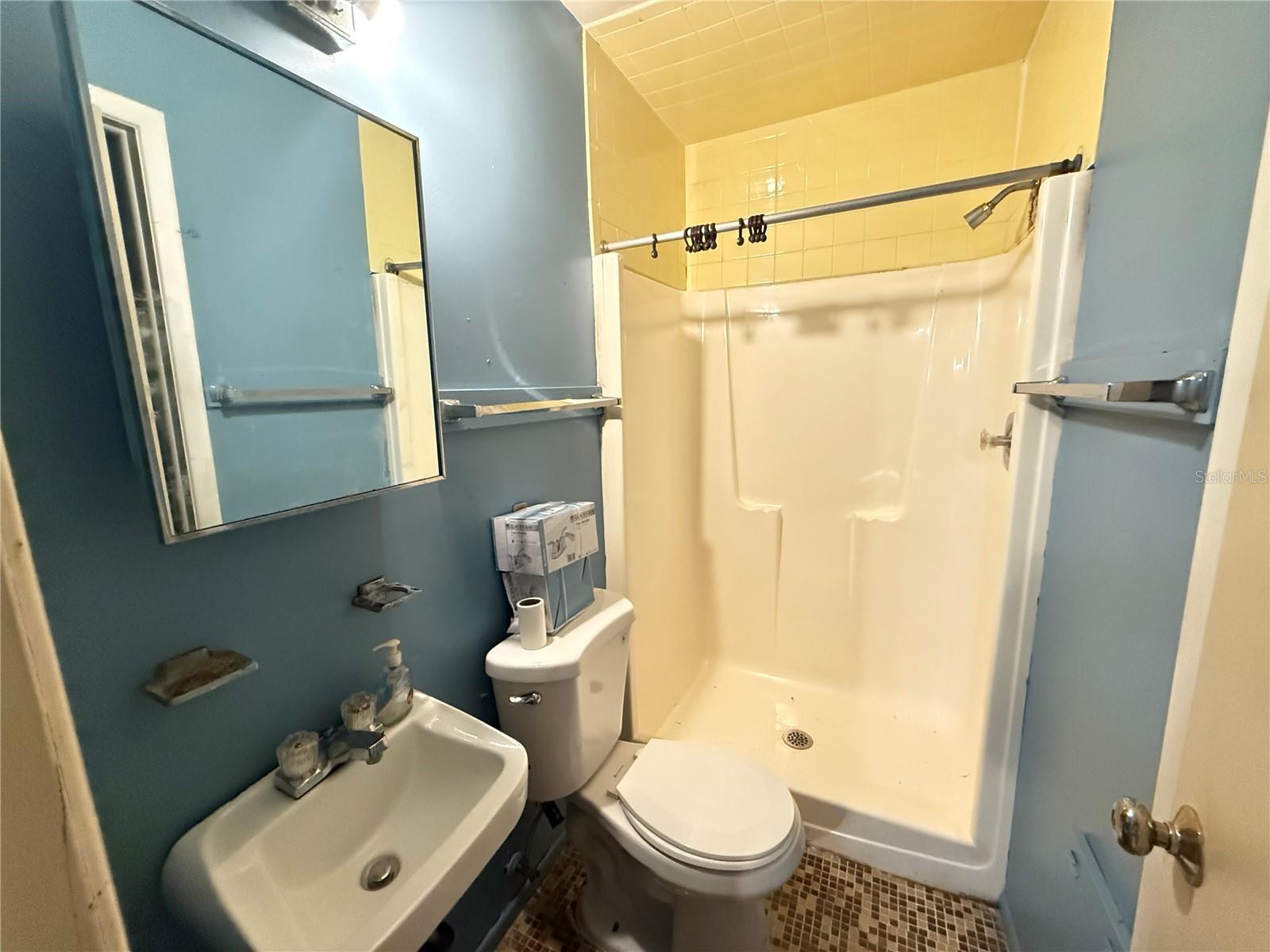 1631 W BAY DR, LARGO, FL, 33770