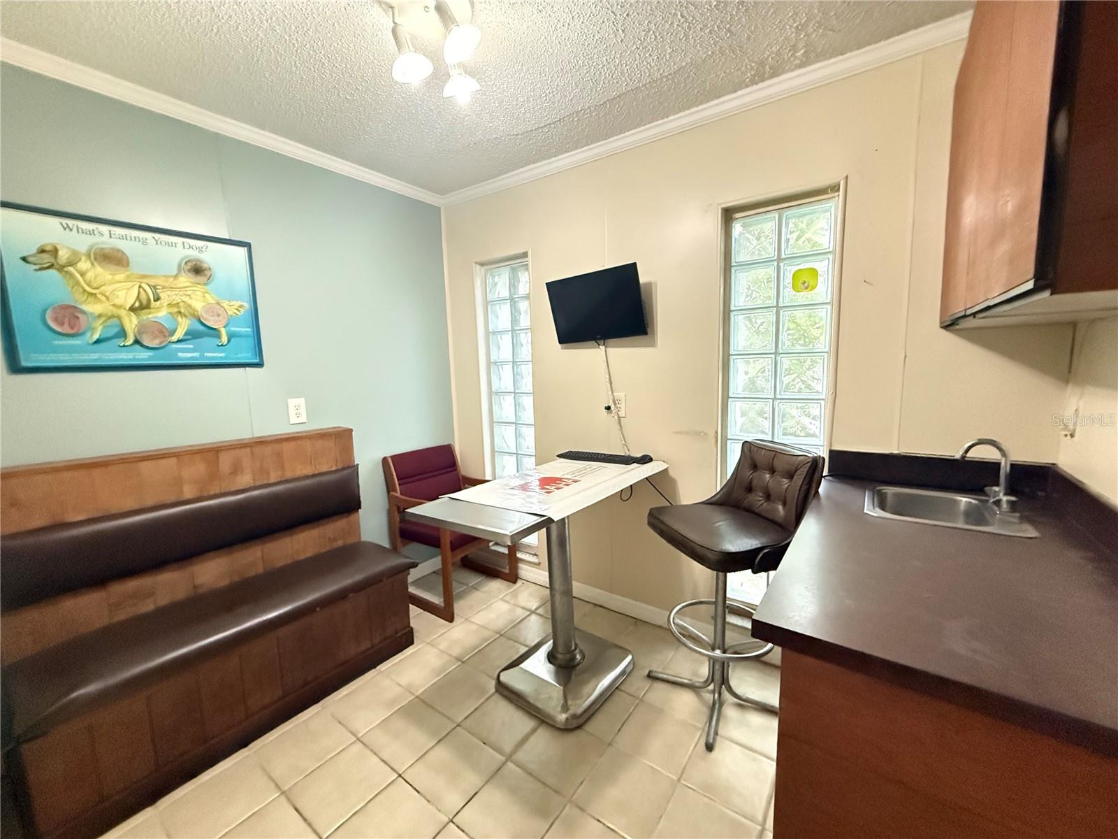 1631 W BAY DR, LARGO, FL, 33770