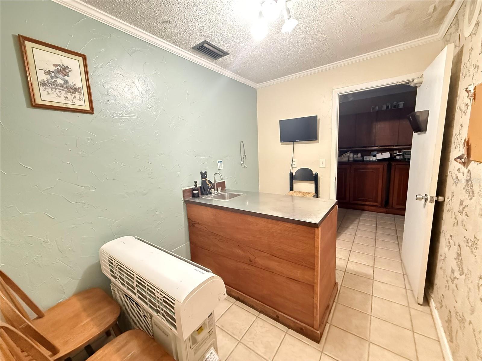 1631 W BAY DR, LARGO, FL, 33770