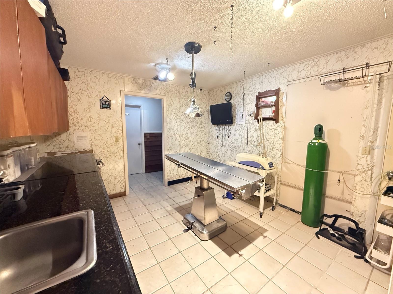 1631 W BAY DR, LARGO, FL, 33770