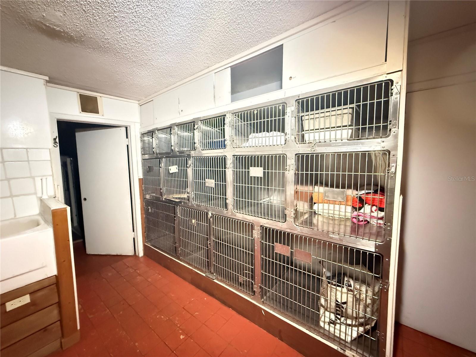 1631 W BAY DR, LARGO, FL, 33770