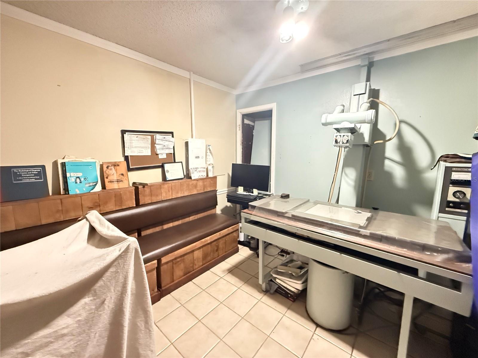 1631 W BAY DR, LARGO, FL, 33770