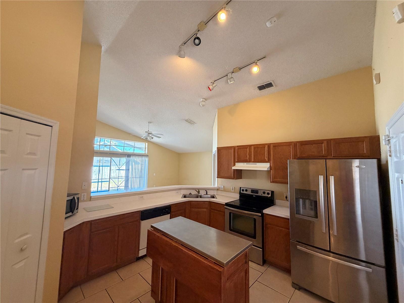 612 PRINCE CHARLES DR, DAVENPORT, FL, 33837