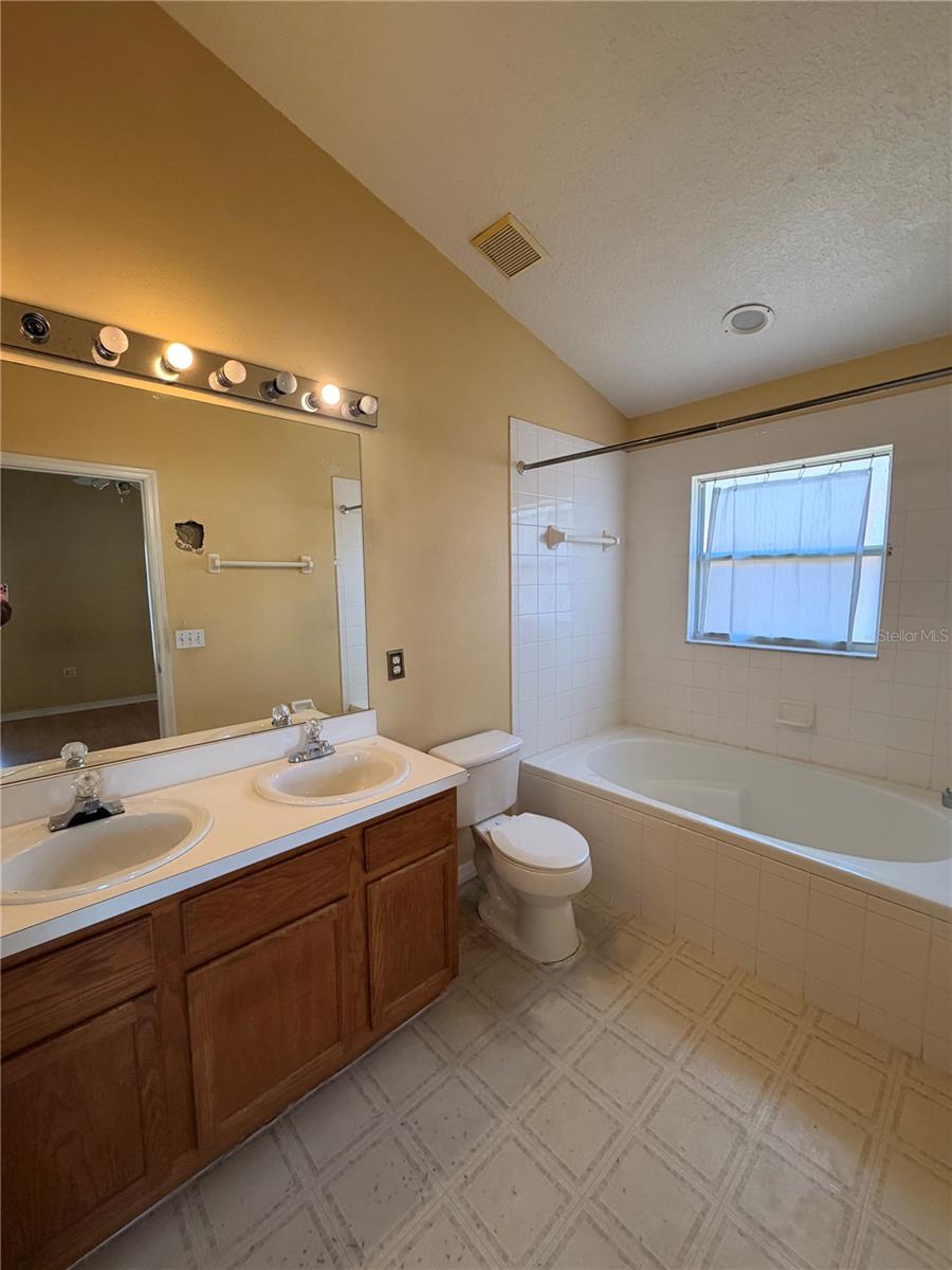 612 PRINCE CHARLES DR, DAVENPORT, FL, 33837