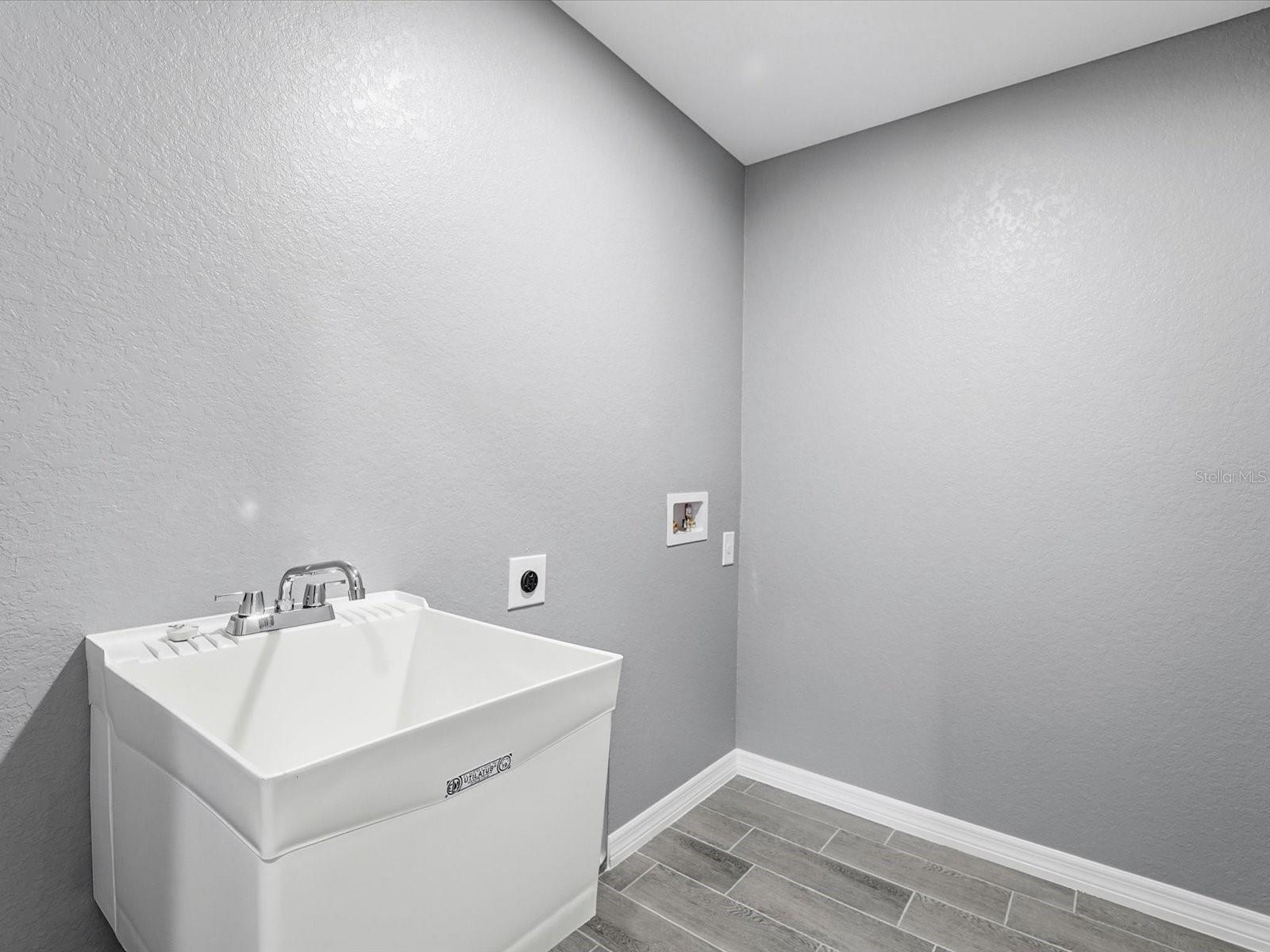 12081 SNOW BIRD AVE, PORT CHARLOTTE, FL, 33981