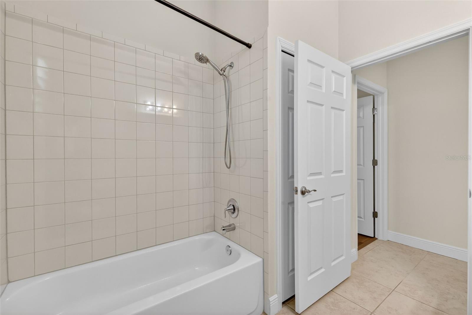 8237 BRIDGEPORT BAY CIR, MOUNT DORA, FL, 32757