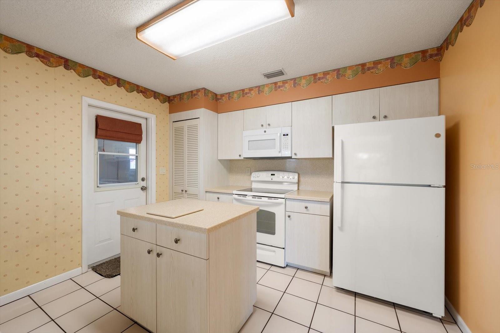 2019 KENMOORE DR, CLEARWATER, FL, 33764