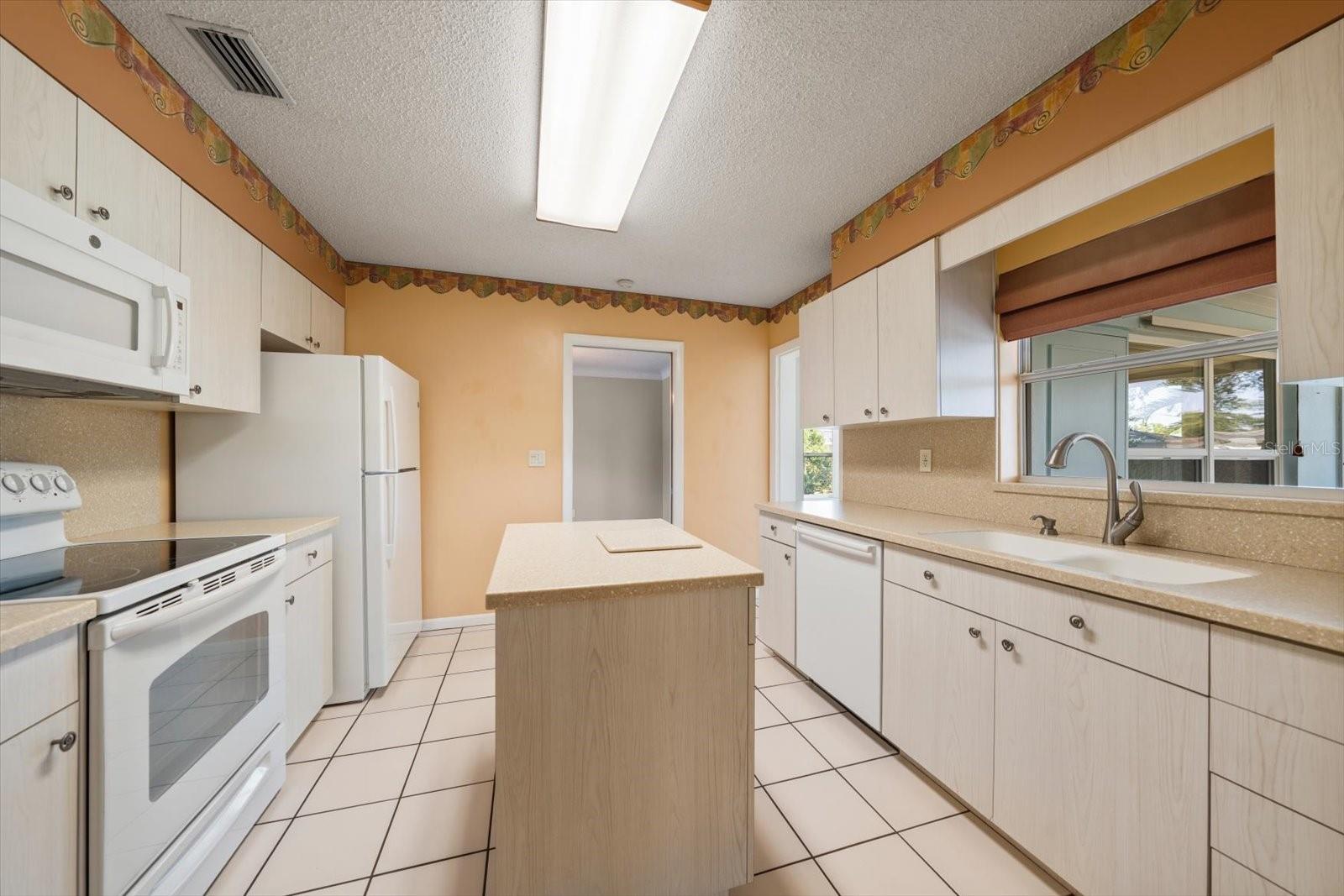 2019 KENMOORE DR, CLEARWATER, FL, 33764