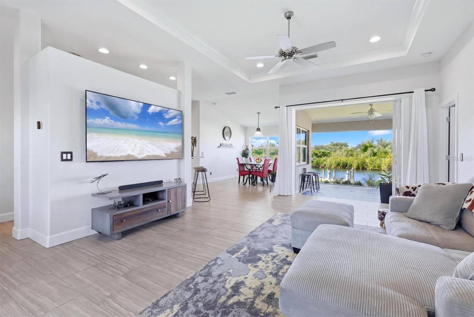 15738 APPLEWHITE CIR, PORT CHARLOTTE, FL, 33981