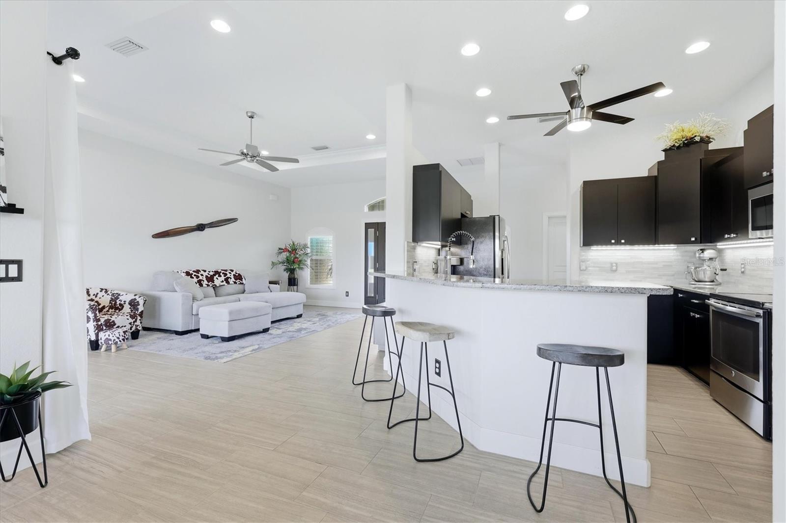 15738 APPLEWHITE CIR, PORT CHARLOTTE, FL, 33981
