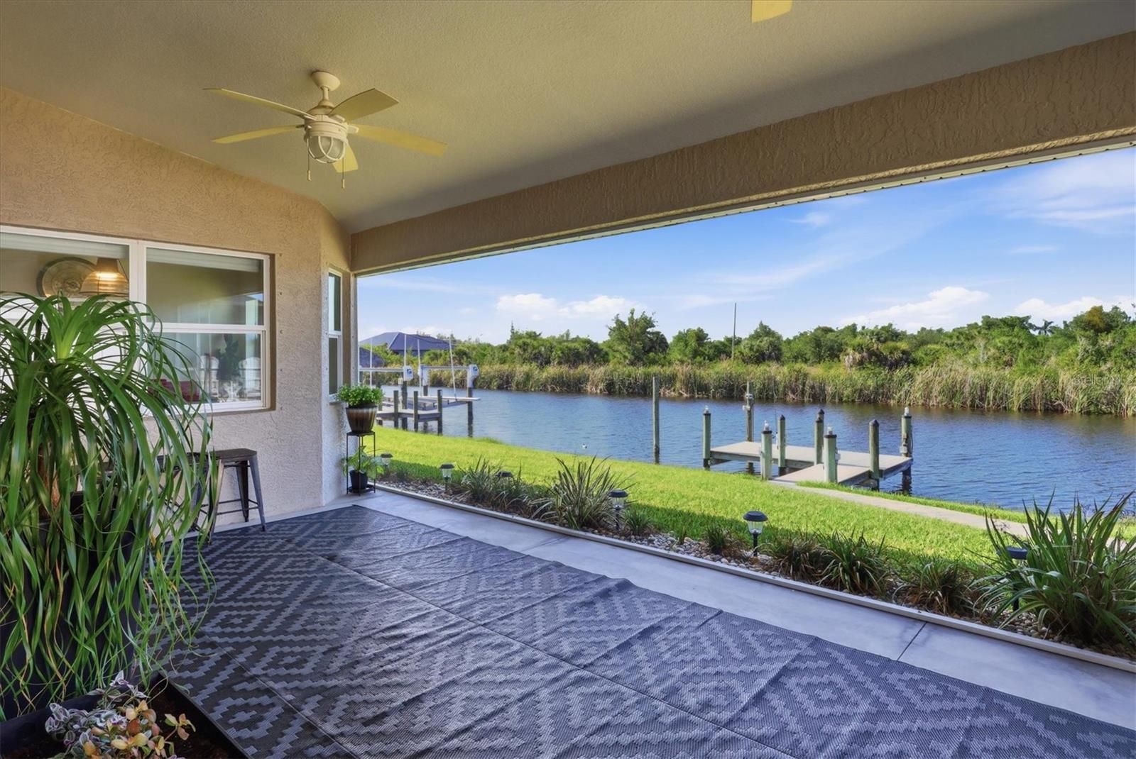 15738 APPLEWHITE CIR, PORT CHARLOTTE, FL, 33981