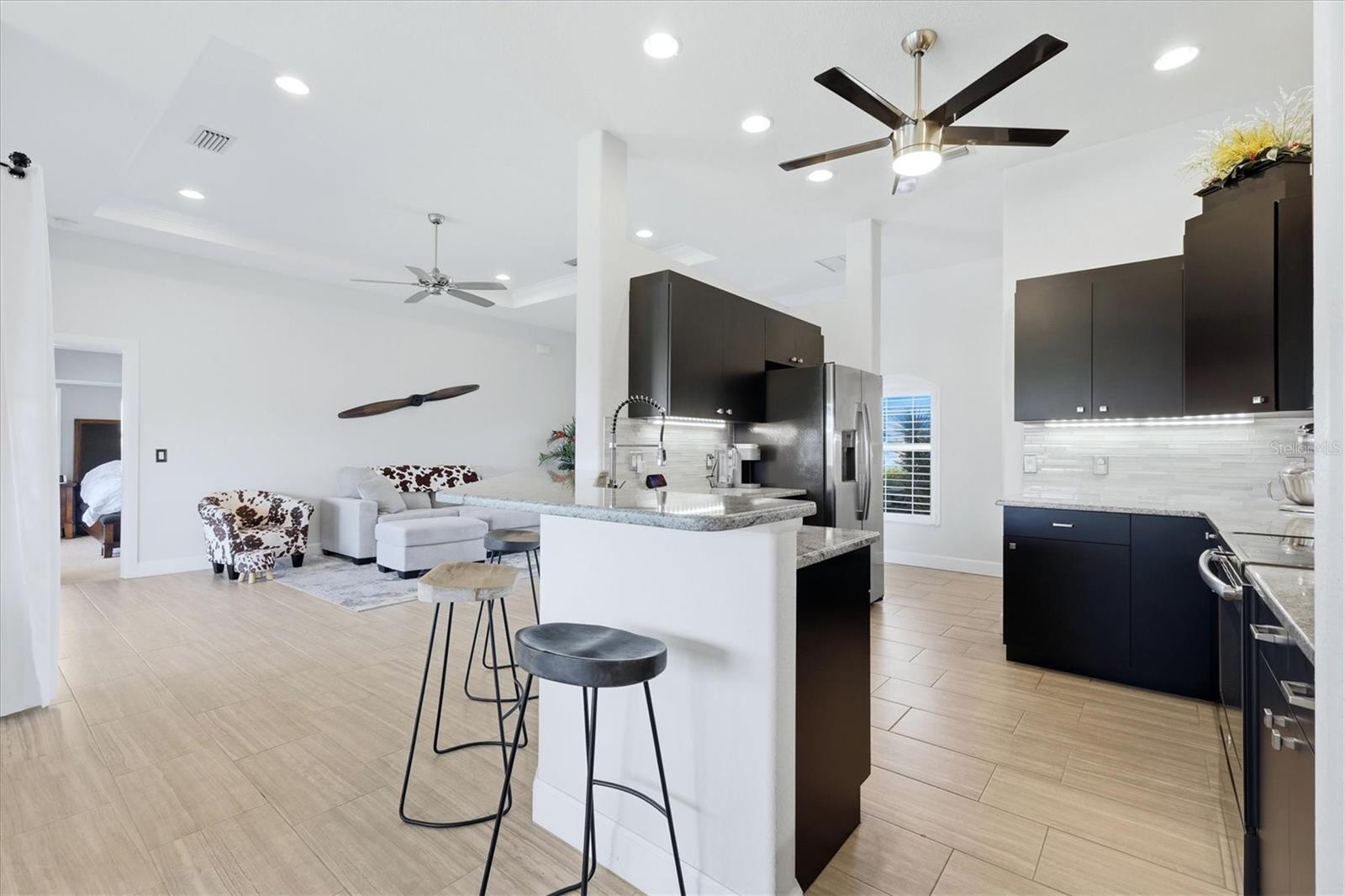 15738 APPLEWHITE CIR, PORT CHARLOTTE, FL, 33981