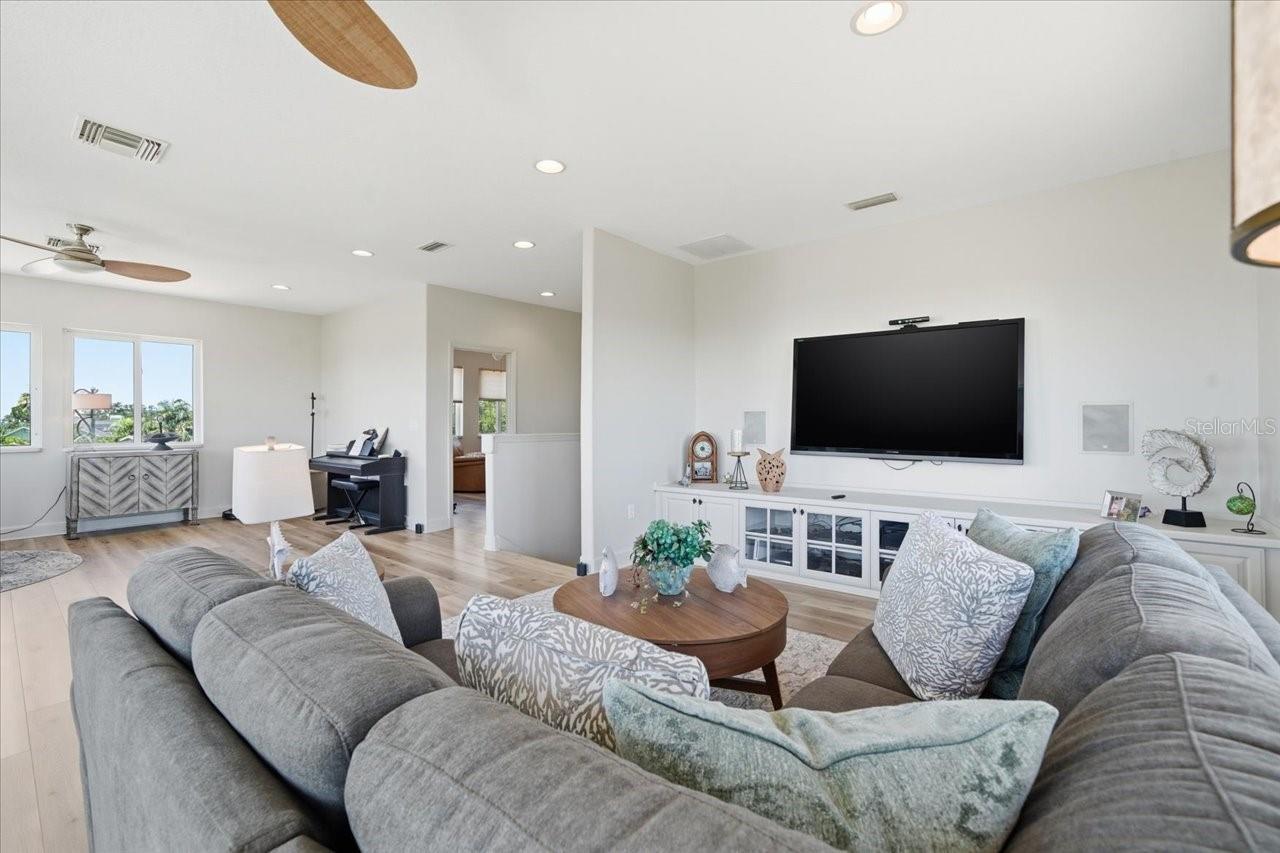 1130 S FLORIDA AVE, TARPON SPRINGS, FL, 34689