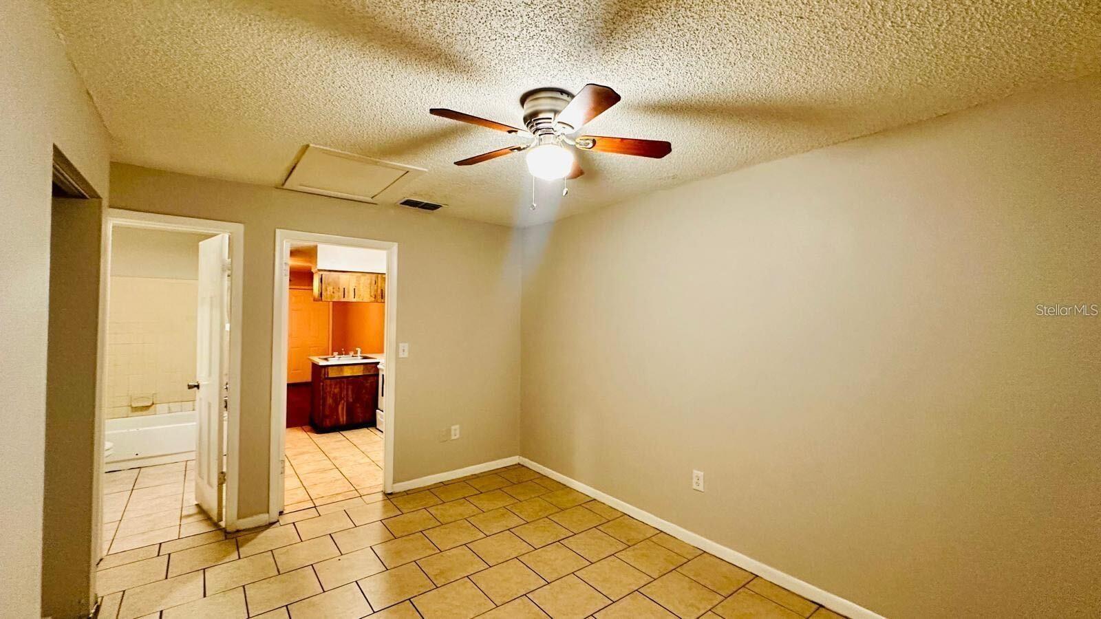 979 BERKLEY RD #4, AUBURNDALE, FL, 33823