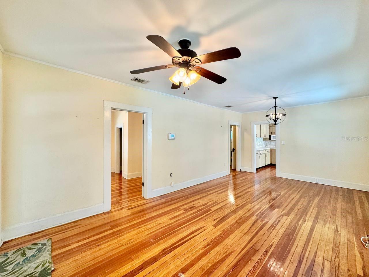 1215 E MOHAWK AVE, TAMPA, FL, 33604