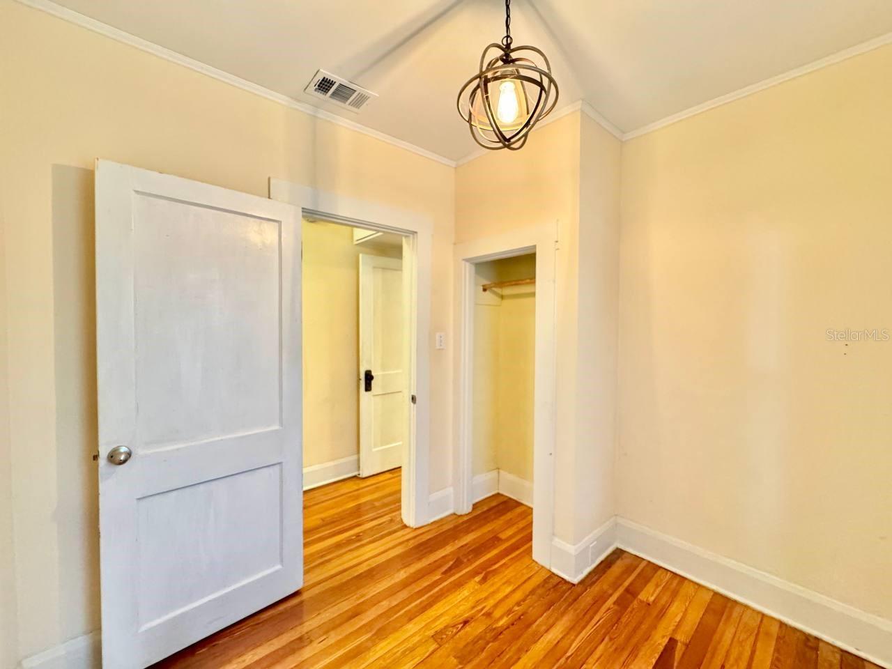 1215 E MOHAWK AVE, TAMPA, FL, 33604