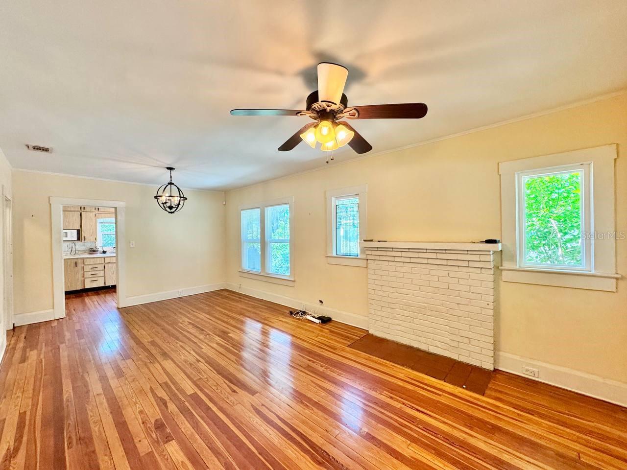 1215 E MOHAWK AVE, TAMPA, FL, 33604