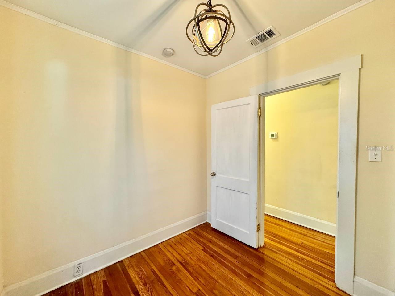 1215 E MOHAWK AVE, TAMPA, FL, 33604