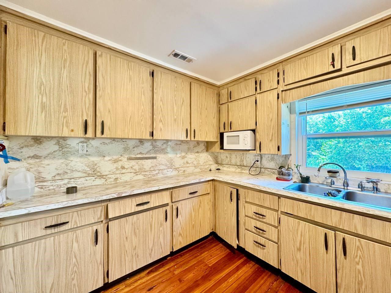 1215 E MOHAWK AVE, TAMPA, FL, 33604