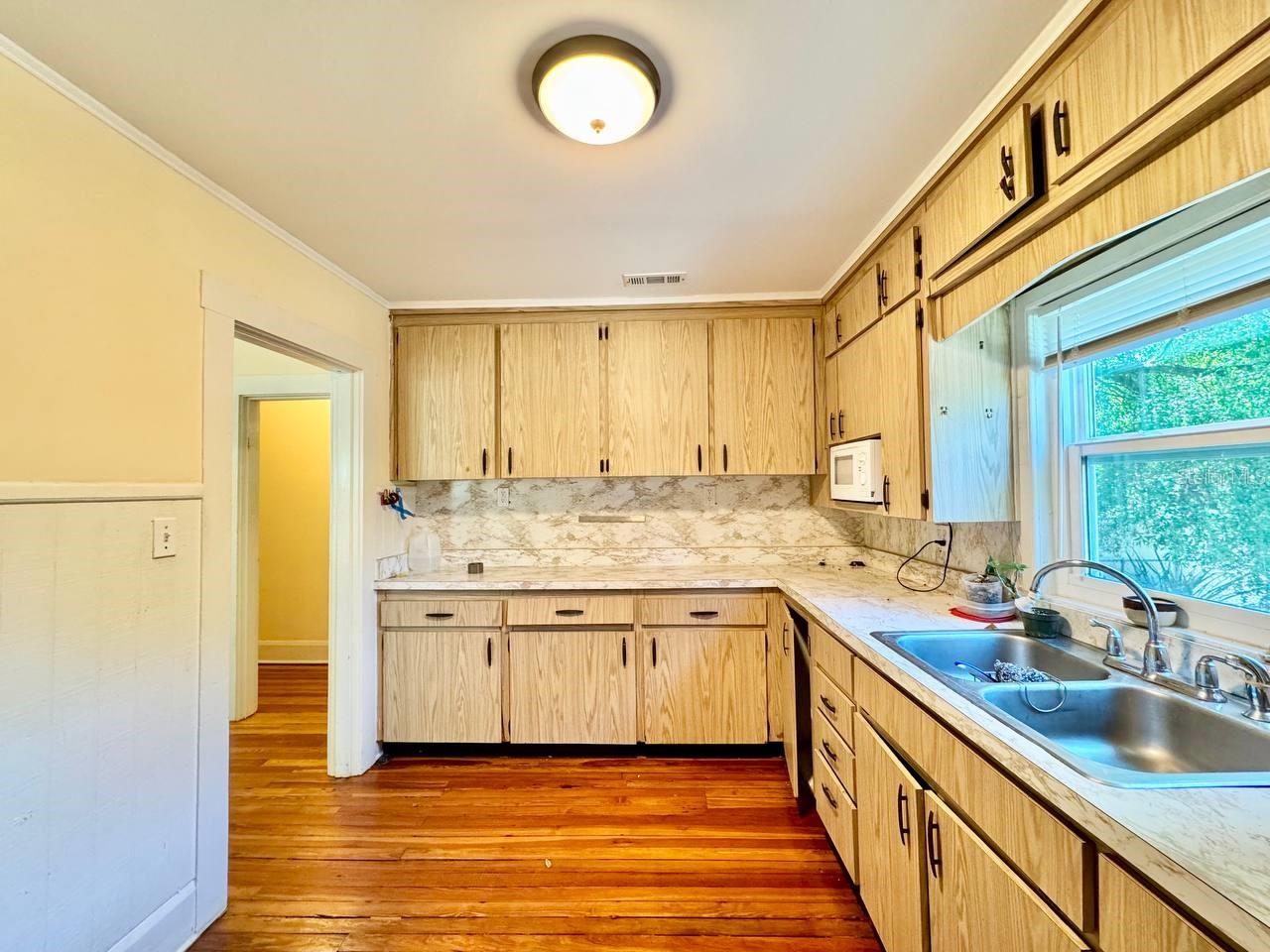 1215 E MOHAWK AVE, TAMPA, FL, 33604