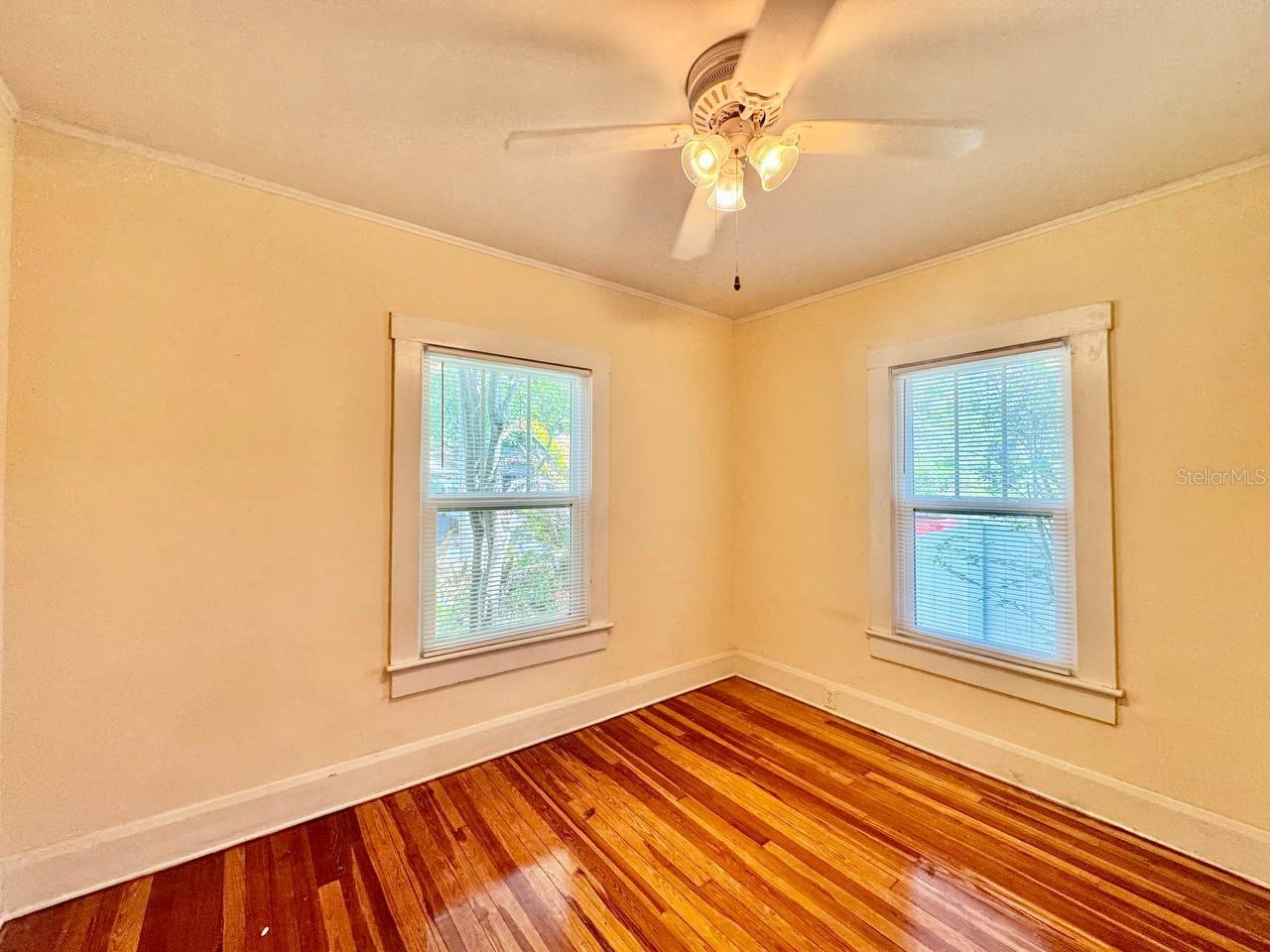 1215 E MOHAWK AVE, TAMPA, FL, 33604