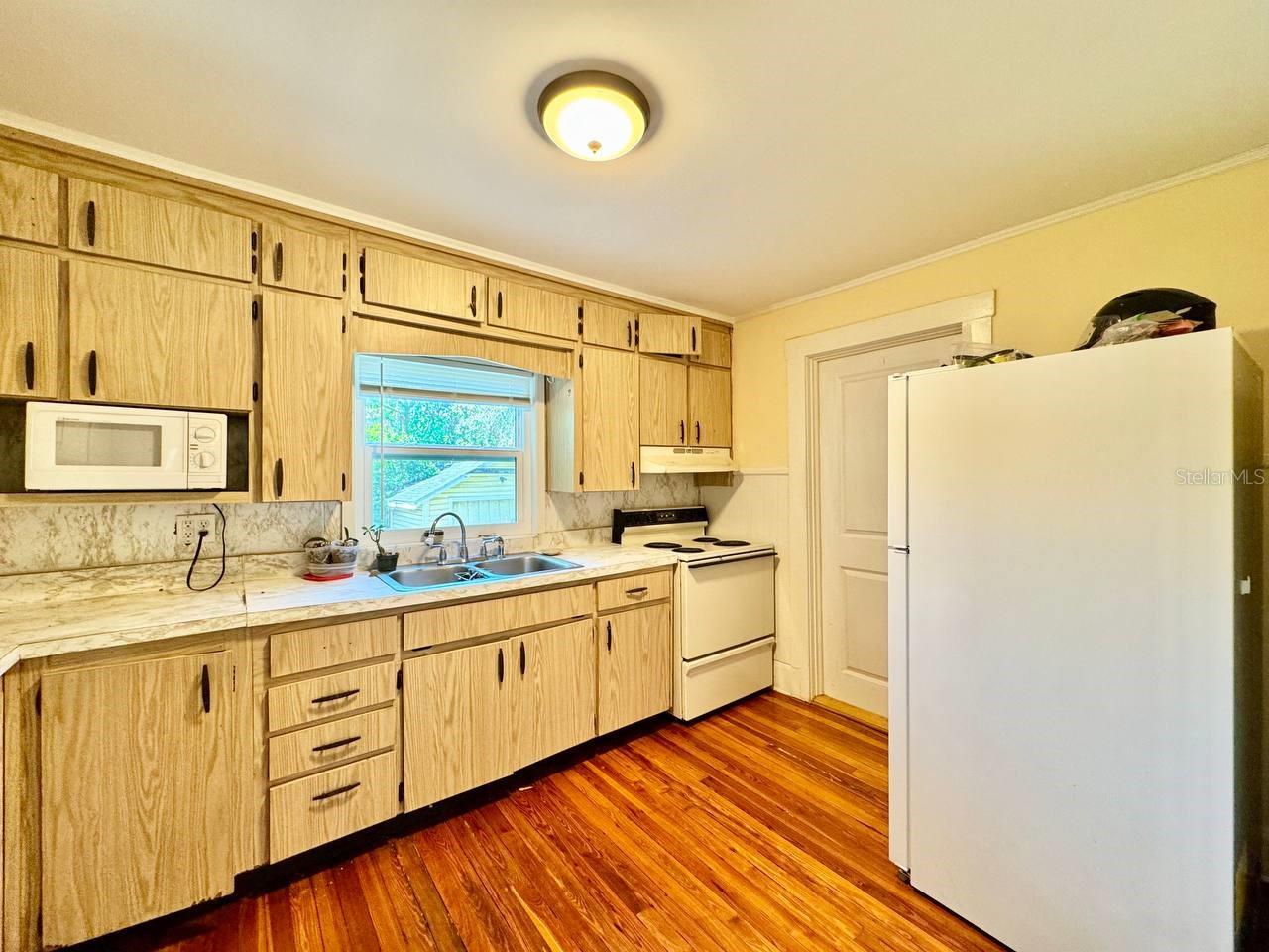 1215 E MOHAWK AVE, TAMPA, FL, 33604