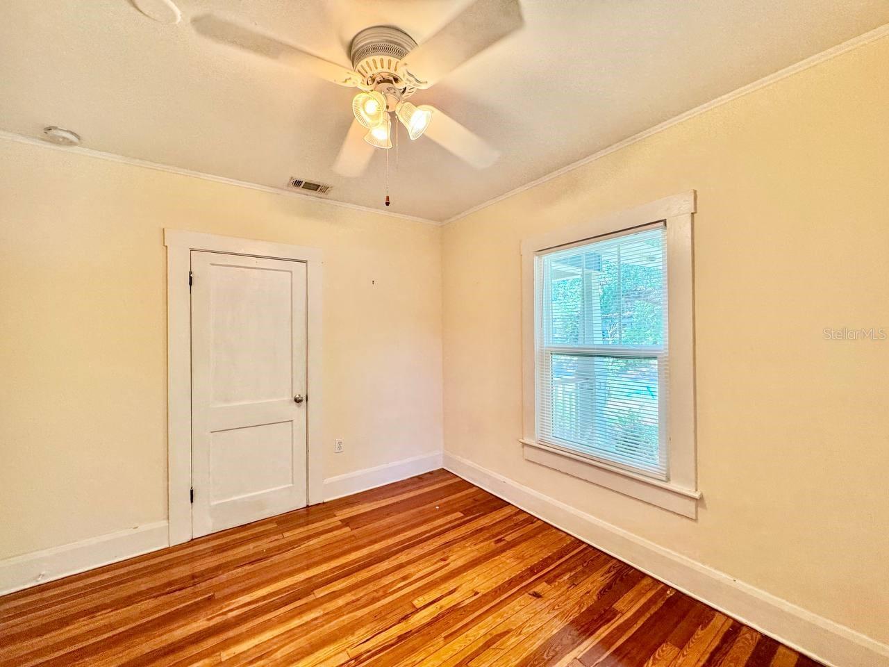 1215 E MOHAWK AVE, TAMPA, FL, 33604