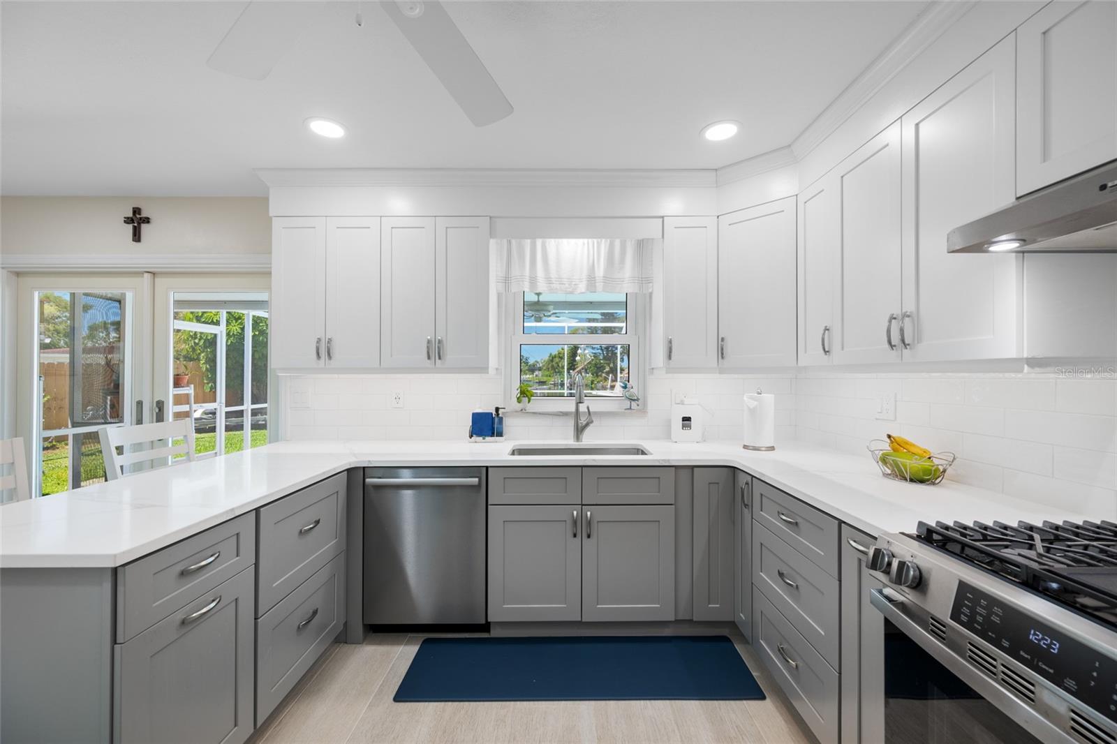 5000 VENETIAN BLVD NE, ST PETERSBURG, FL, 33703
