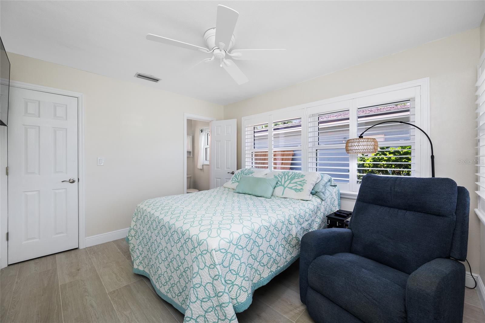 5000 VENETIAN BLVD NE, ST PETERSBURG, FL, 33703