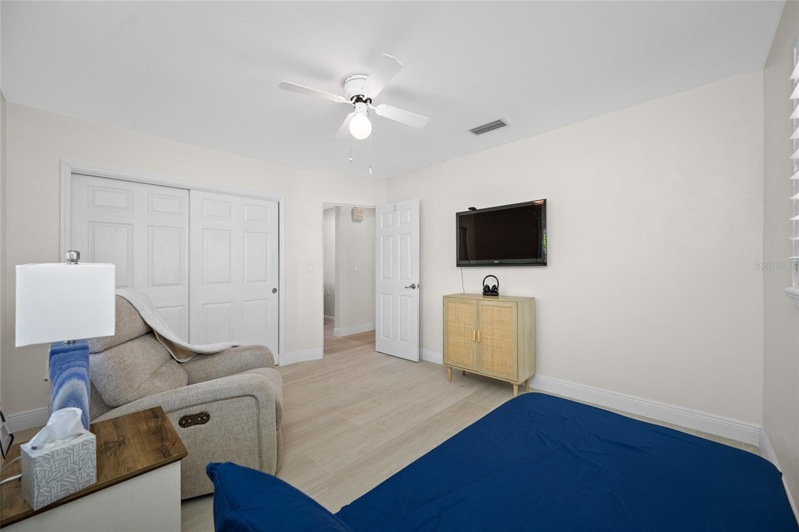 5000 VENETIAN BLVD NE, ST PETERSBURG, FL, 33703