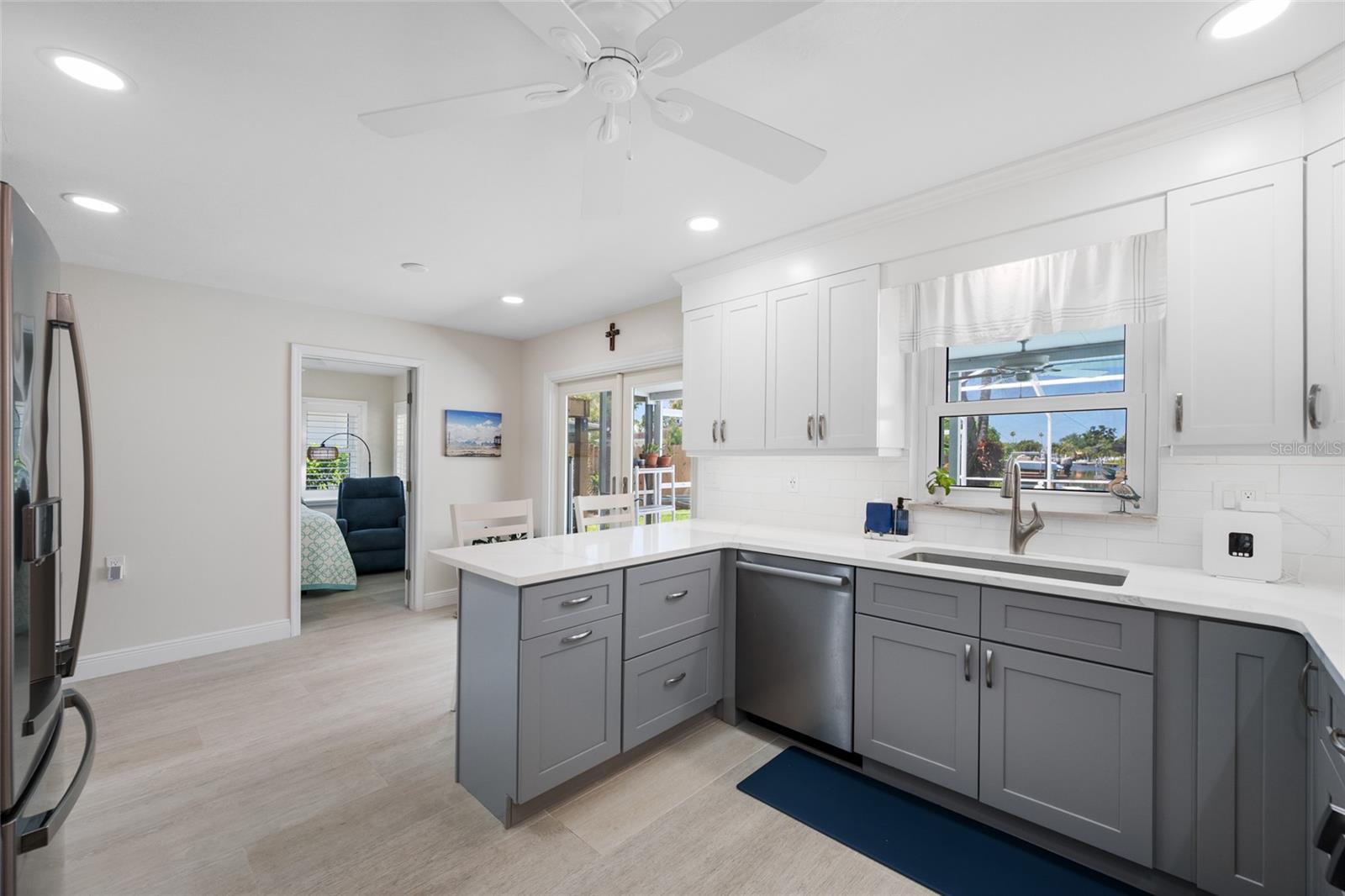 5000 VENETIAN BLVD NE, ST PETERSBURG, FL, 33703