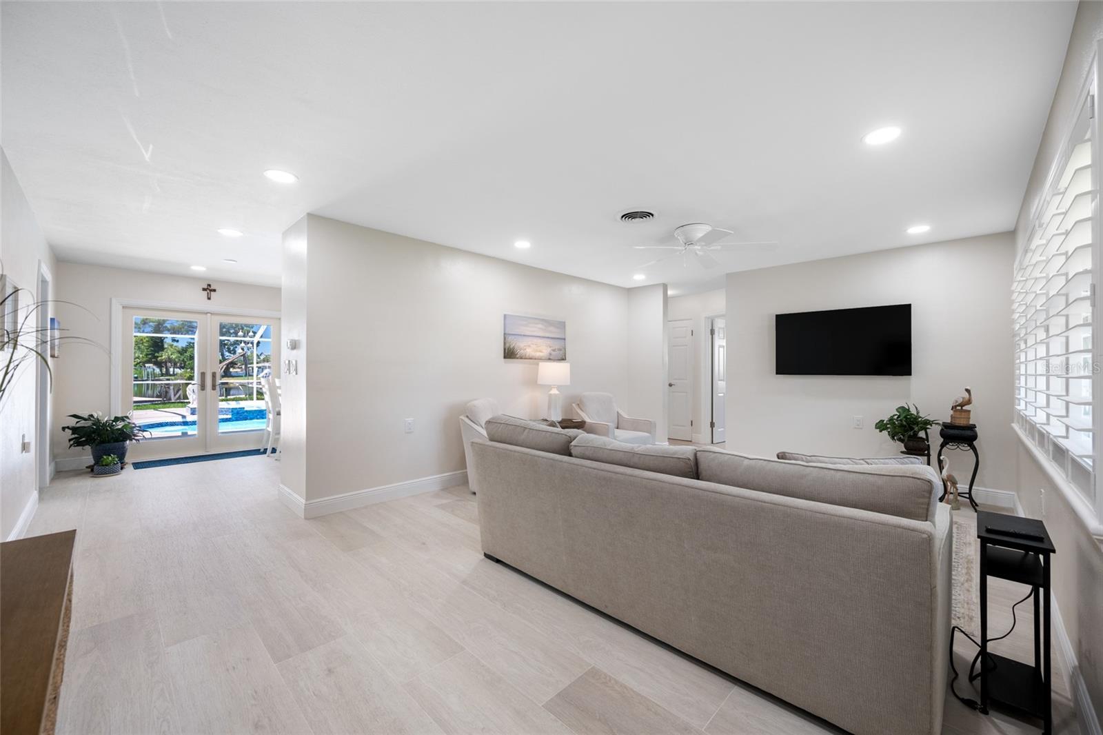 5000 VENETIAN BLVD NE, ST PETERSBURG, FL, 33703