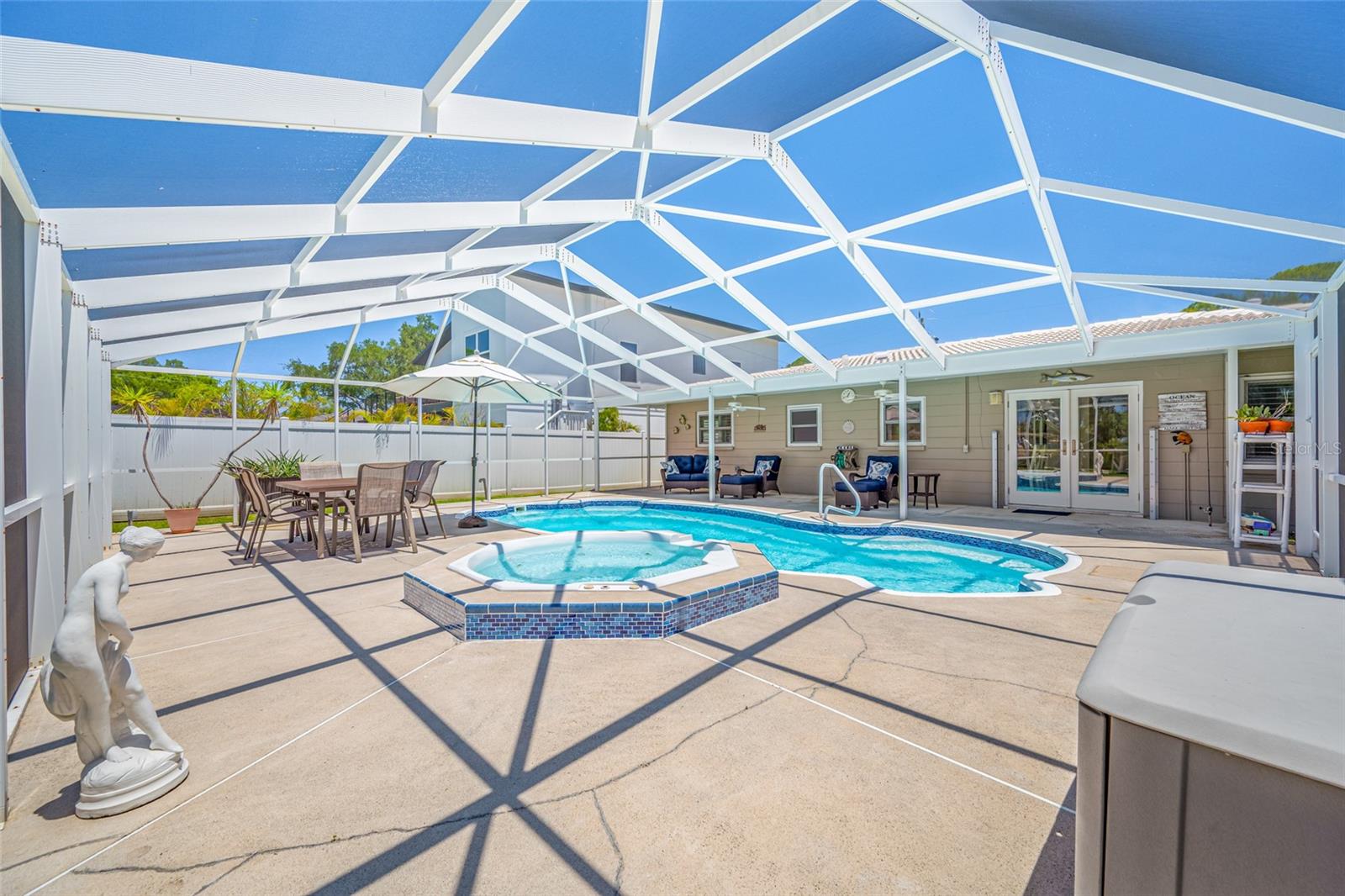 5000 VENETIAN BLVD NE, ST PETERSBURG, FL, 33703