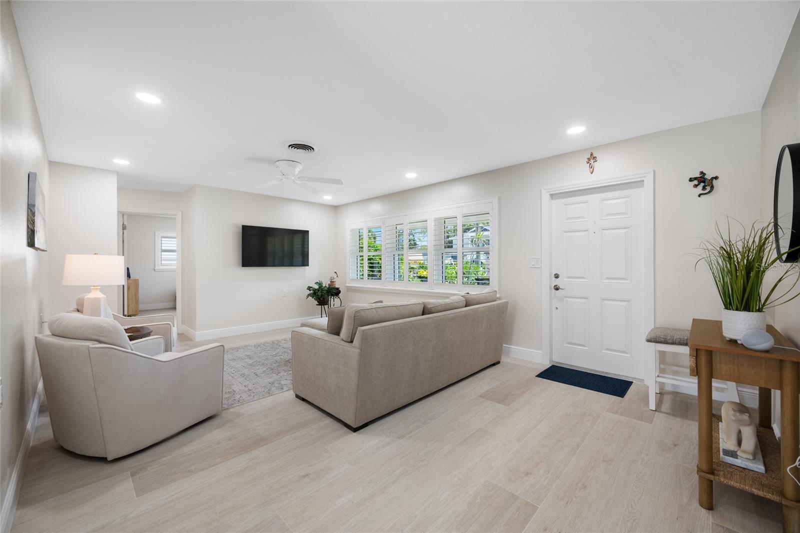5000 VENETIAN BLVD NE, ST PETERSBURG, FL, 33703
