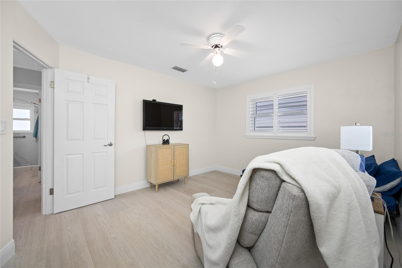 5000 VENETIAN BLVD NE, ST PETERSBURG, FL, 33703