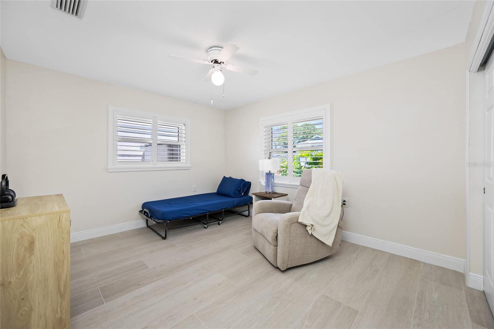 5000 VENETIAN BLVD NE, ST PETERSBURG, FL, 33703