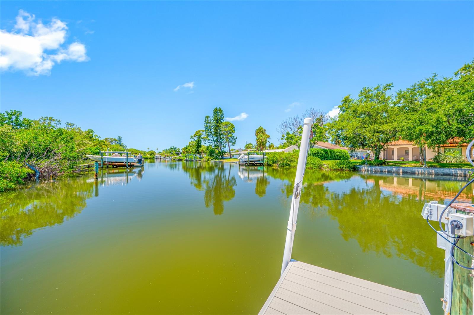 5000 VENETIAN BLVD NE, ST PETERSBURG, FL, 33703