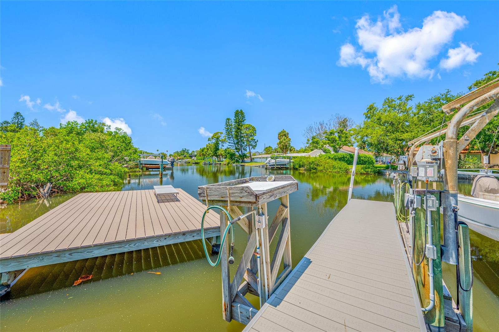 5000 VENETIAN BLVD NE, ST PETERSBURG, FL, 33703