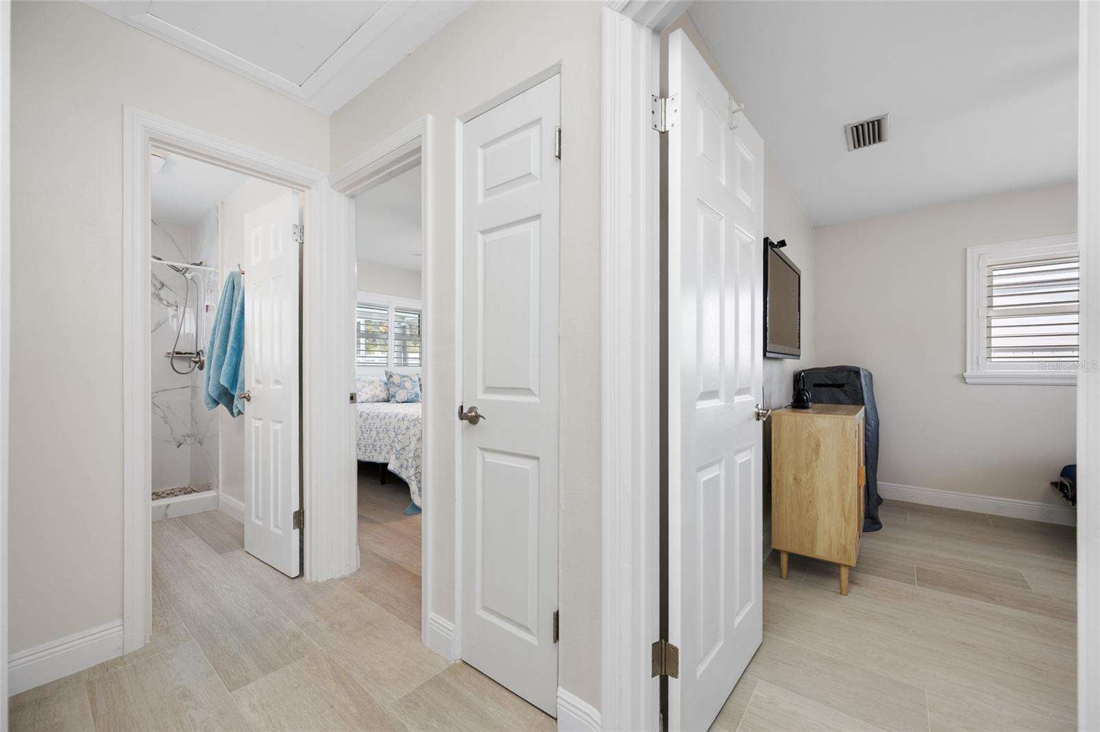 5000 VENETIAN BLVD NE, ST PETERSBURG, FL, 33703