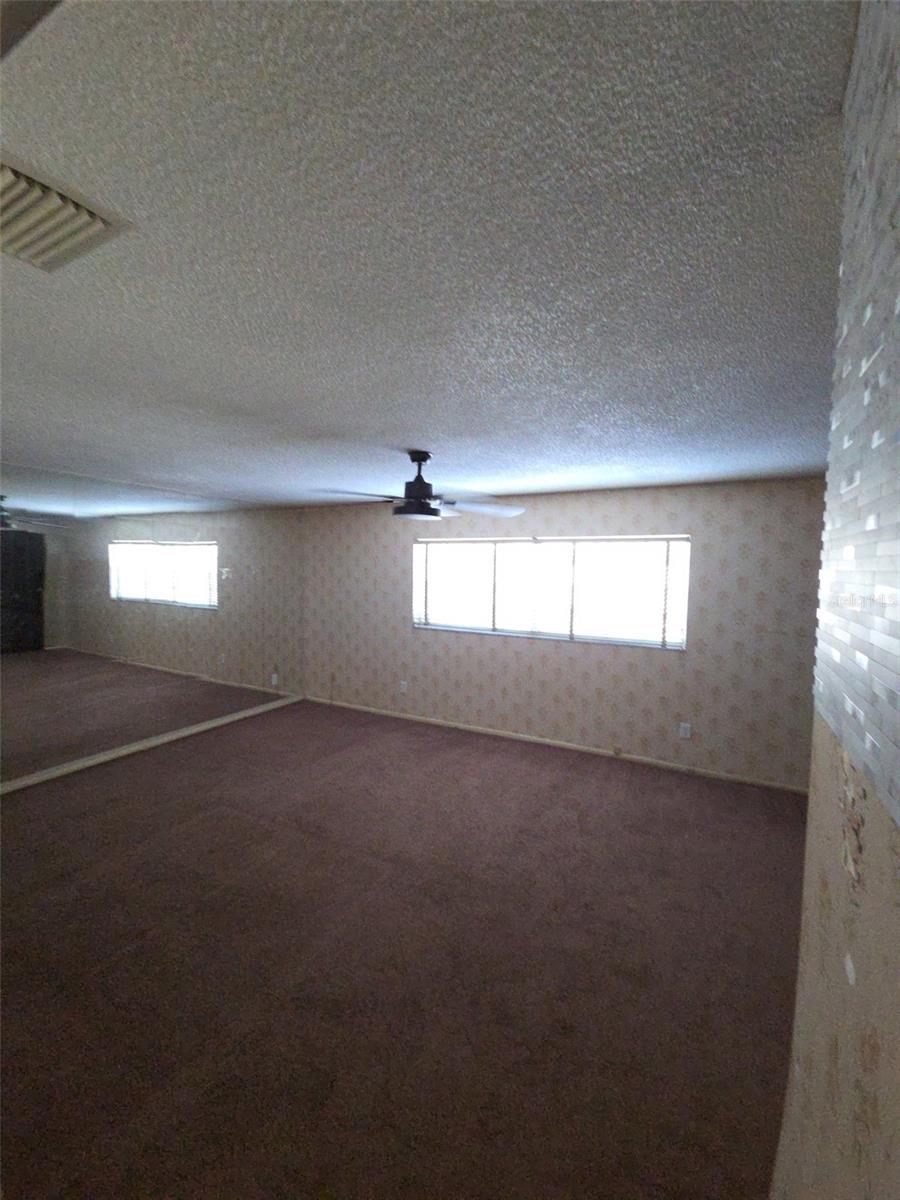 10019 N 52ND ST, TAMPA, FL, 33617