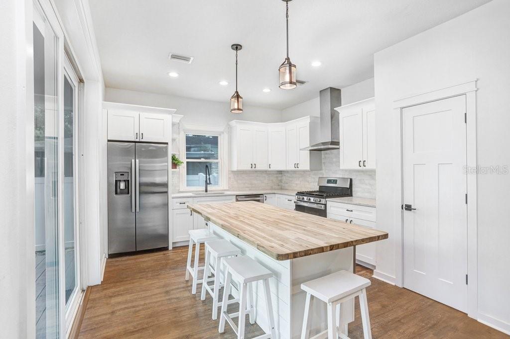 920 E SHADOWLAWN AVE, TAMPA, FL, 33603