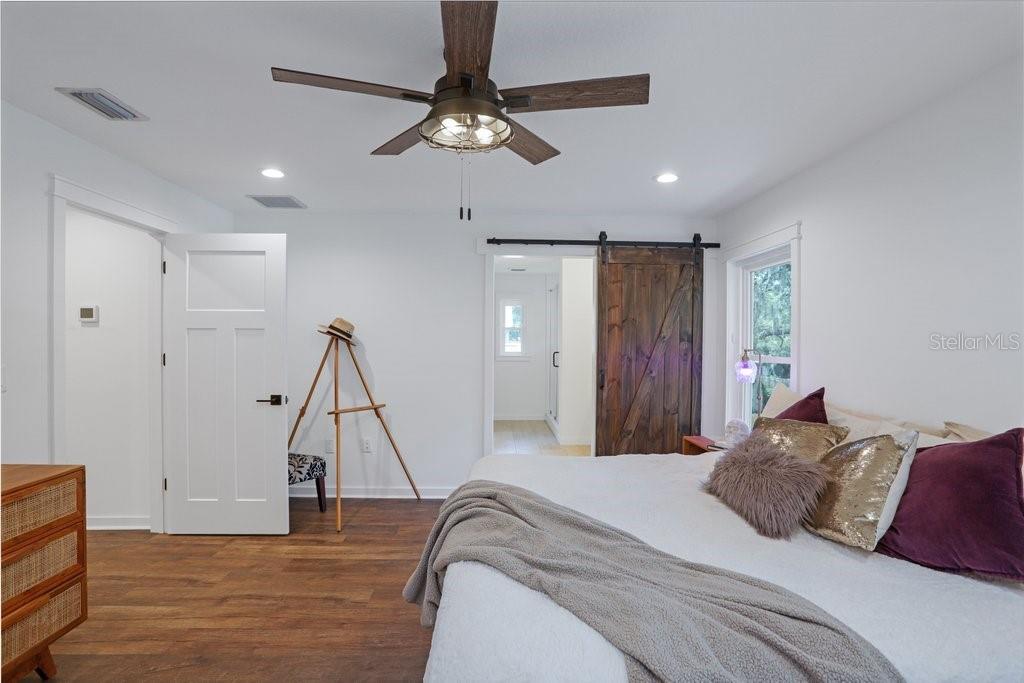 920 E SHADOWLAWN AVE, TAMPA, FL, 33603