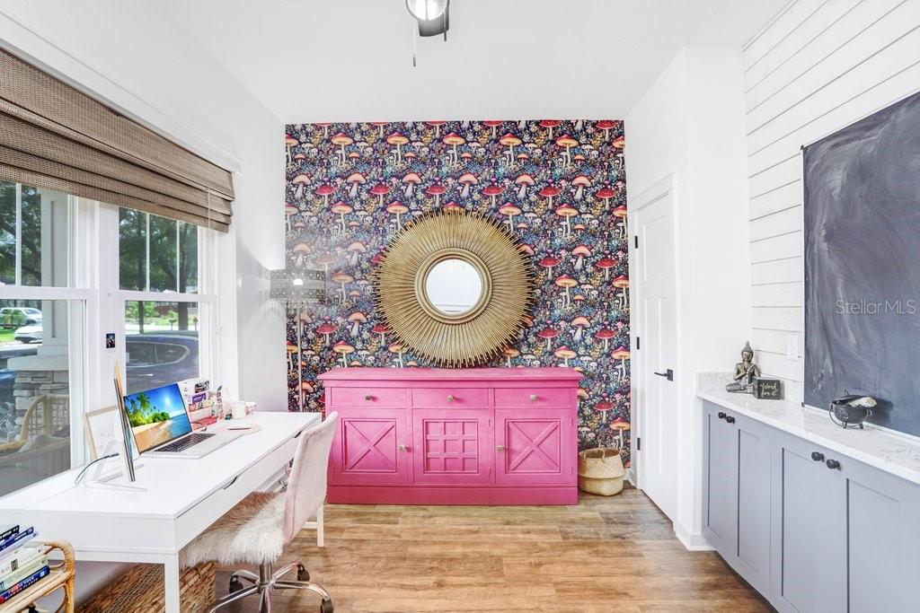 920 E SHADOWLAWN AVE, TAMPA, FL, 33603