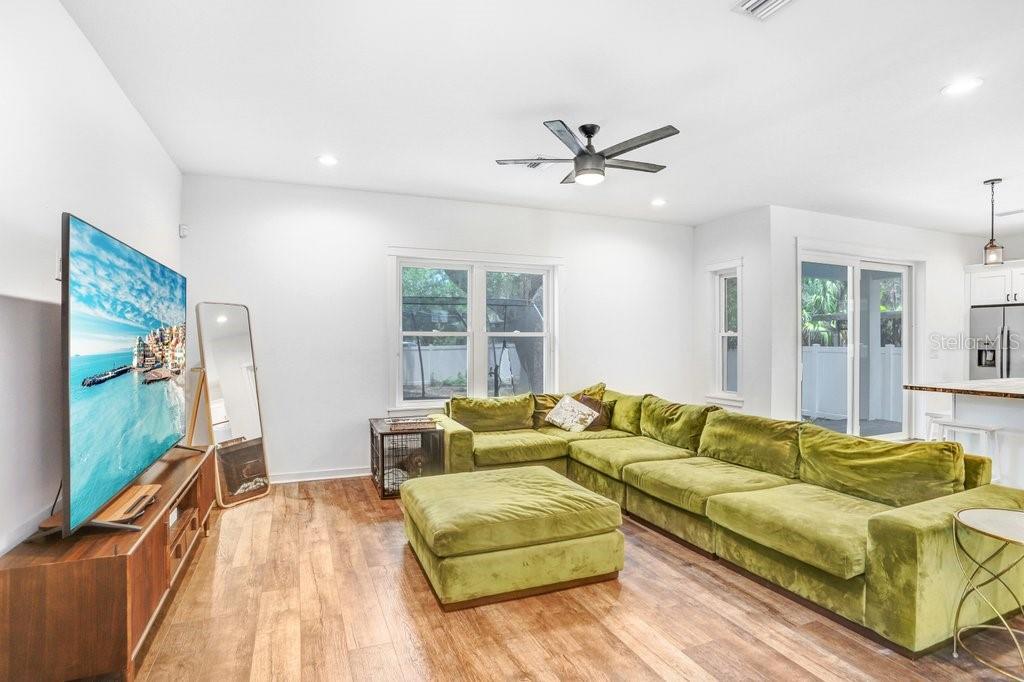 920 E SHADOWLAWN AVE, TAMPA, FL, 33603