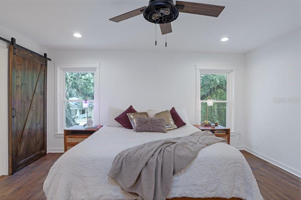 920 E SHADOWLAWN AVE, TAMPA, FL, 33603