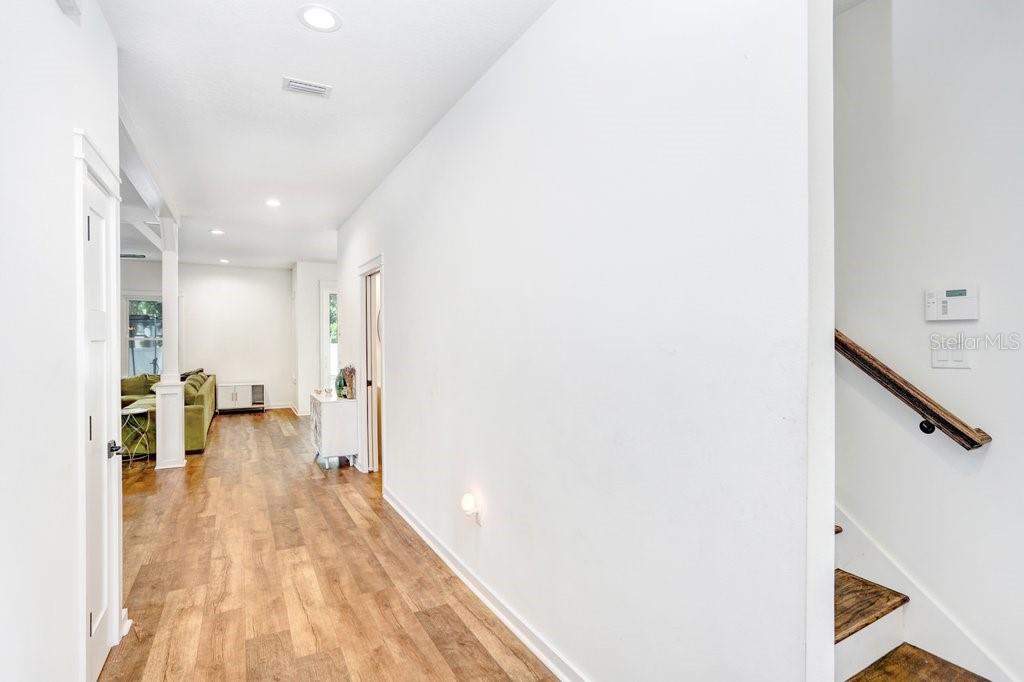 920 E SHADOWLAWN AVE, TAMPA, FL, 33603