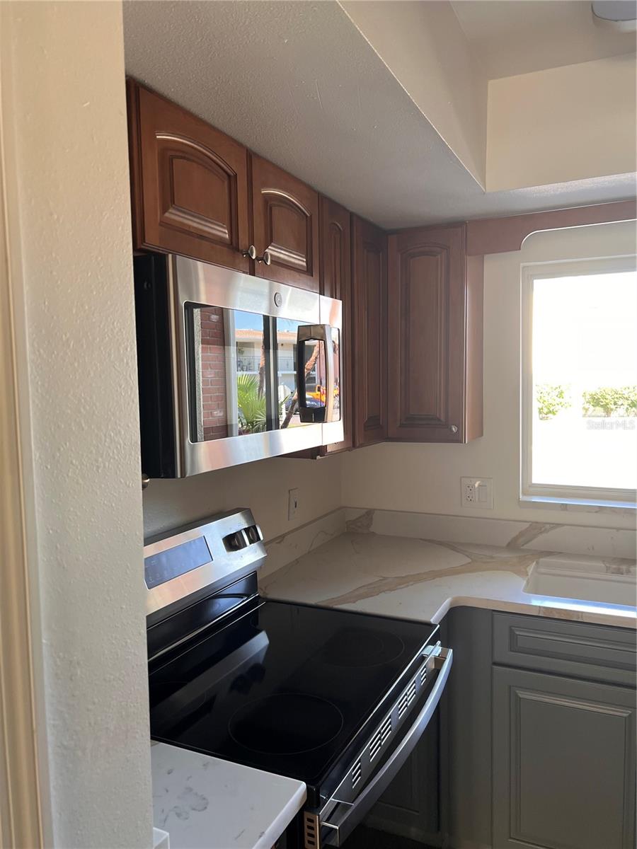 4500 OVERLOOK DR NE #107, ST PETERSBURG, FL, 33703