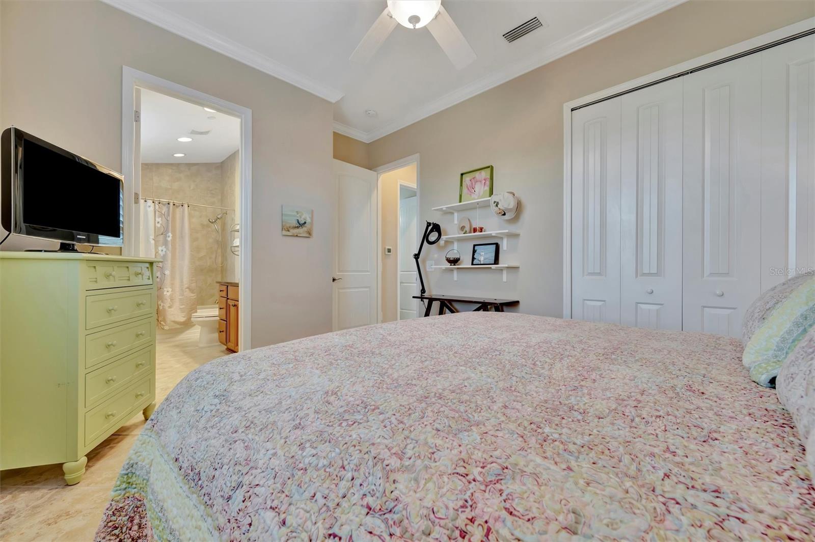 246 SAPPHIRE LAKE DR #201, BRADENTON, FL, 34209